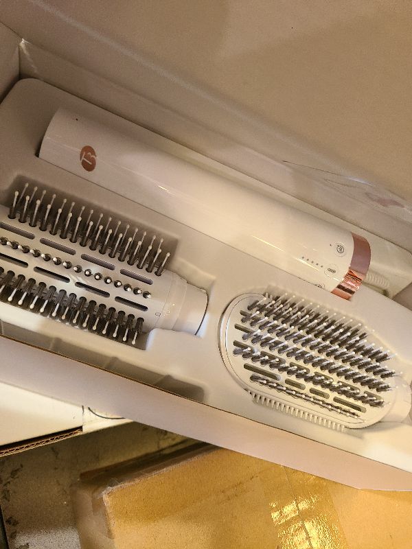 Photo 1 of "T3 AireBrush Duo Interchangeable Hot Air Blow Dry Brush with Two Attachments  Includes 15 Heat and Speed Combinations, T3 IonFlow Technology, Volume Booster Switch, Lock-in Cool Shot"