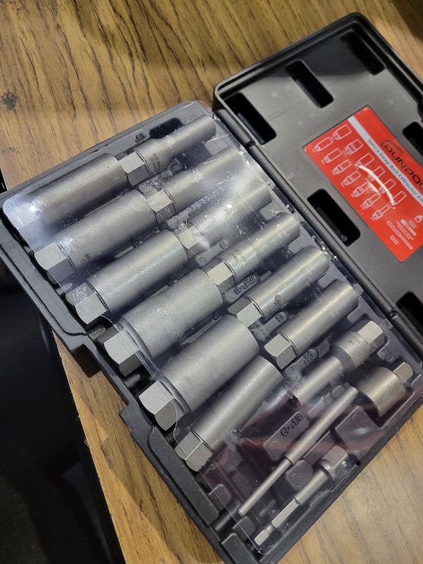 Photo 1 of 16pcs Bolt Extractor Kit, Stripped Bolt Extractor Set, Deep Long Easy Out Set, Lug Nut Remover Socket Tool for Studs, Damaged, Frozen, Rusted, Rounded-Off Bolts, Nuts