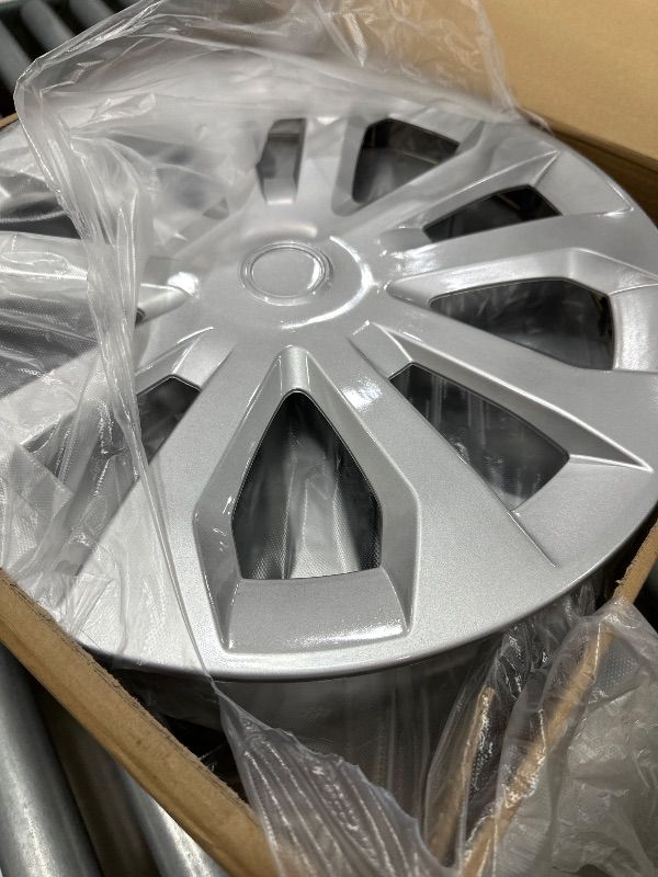 Photo 1 of ***STOCK PHOTO FOR REFERENCE ONLY***
16 In Hubcap16 in chrome hubcap