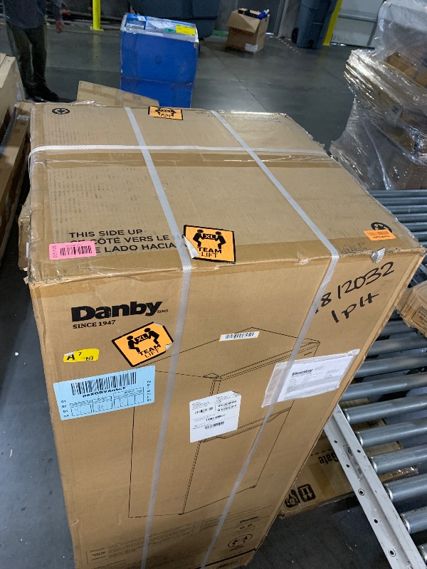 Photo 1 of ***FACTORY SEALED******TRUCK/TRAILER PICKUP ONLY***
Danby DFF070B2BSLDB-6 7.0 cu. ft. Frost Free Black Stainless Steel Top Mount Freezer