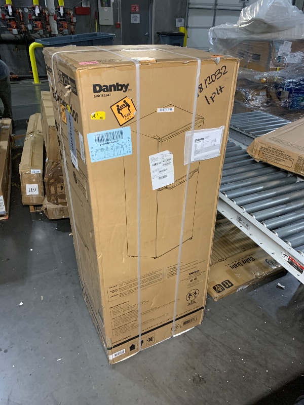 Photo 1 of ***FACTORY SEALED******TRUCK/TRAILER PICKUP ONLY***
Danby DFF070B2BSLDB-6 7.0 cu. ft. Frost Free Black Stainless Steel Top Mount Freezer