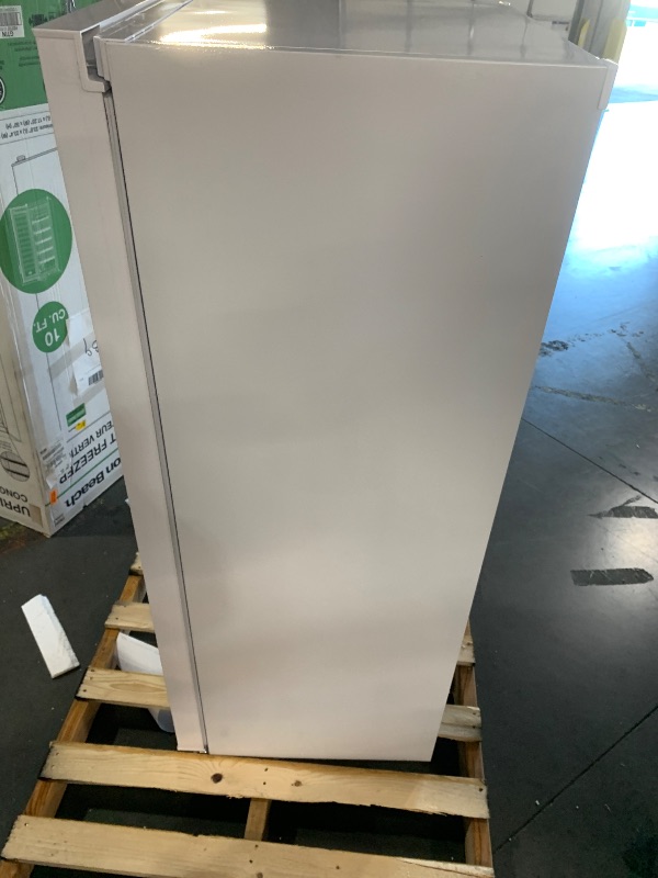 Photo 1 of ***TRUCK/TRAILER PICKUP ONLY***
Hamilton Beach HBFRF10OAMZ HBFRF101OAMZ HBFRF1010_AMZ, 10 cu ft, Upright Freezer, White