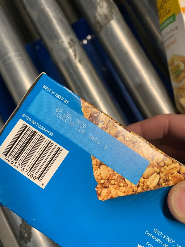 Photo 1 of ***COMBO PACK******EXP; (12/19/2025)***KIND Healthy Grains Energy Bars, Dark Chocolate Chunk, 21g Whole Grains, Made with Super Grains, Gluten Free Snacks, 10 Ct Value Pack, 14.1oz AND ***EXP; (10/25/2025)*** Simple Mills Organic Seed Crackers, Original -