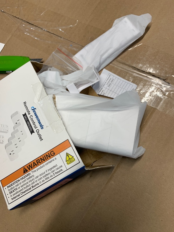 Photo 1 of (incomplete) DEWENWILS Remote Control Outlet with All On/Off Button, Indoor Remote Outlet Switch for Christmas Tree Lights, Lamps, Fan