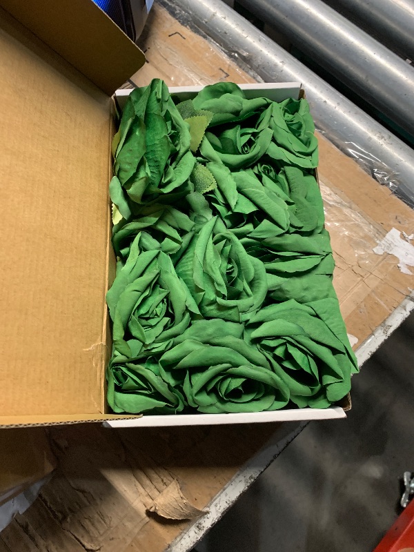 Photo 1 of ***(MAJOR DAMAGE/FLAT)***Felice Arts 12 Pack Green Artificial Roses Emerald Green Flowers with Stems Silk Roses Fake Flowers Bouquet for Christmas St Patricks Day Wedding Centerpiece Table Vase Home Kitchen Party DIY Decor
