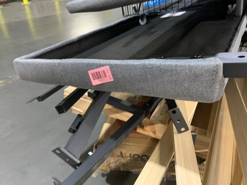 Photo 1 of (truck/ trailer pick up only)
king size head board, support legs, head board, foot board, wood slats