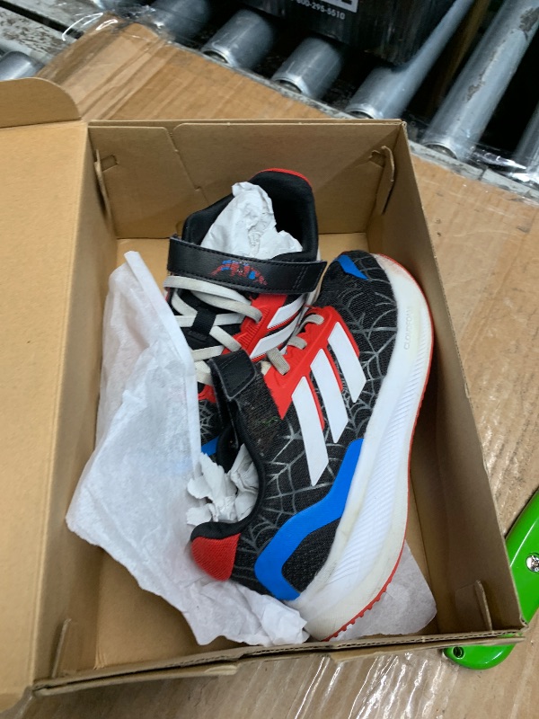 Photo 1 of (SLIGHT USED, DIRTY) 
adidas Unisex-Kids Marvel Spider-Man Run Falcon, Black/White/Pure Ruby, 1