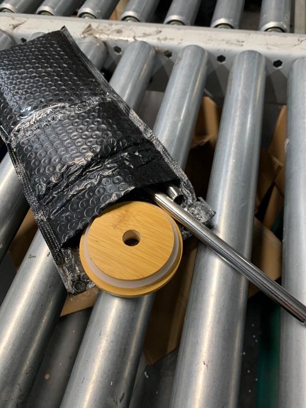 Photo 1 of ******MISSING PARTS***
3 Pack Wide Mouth Bamboo Drinking Lid with Straw Hole and Straw Compatible with Mason Jar, Wood Drinking Lids for 86mm Wide Mouth Jar