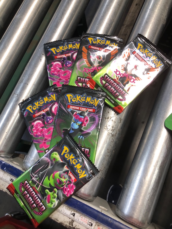 Photo 1 of ***DAMAGED - SEE NOTES/PICTURES*** POKEMON TCG: SCARLET AND VIOLET SHROUDED FABLE BOOSTER BUNDLE