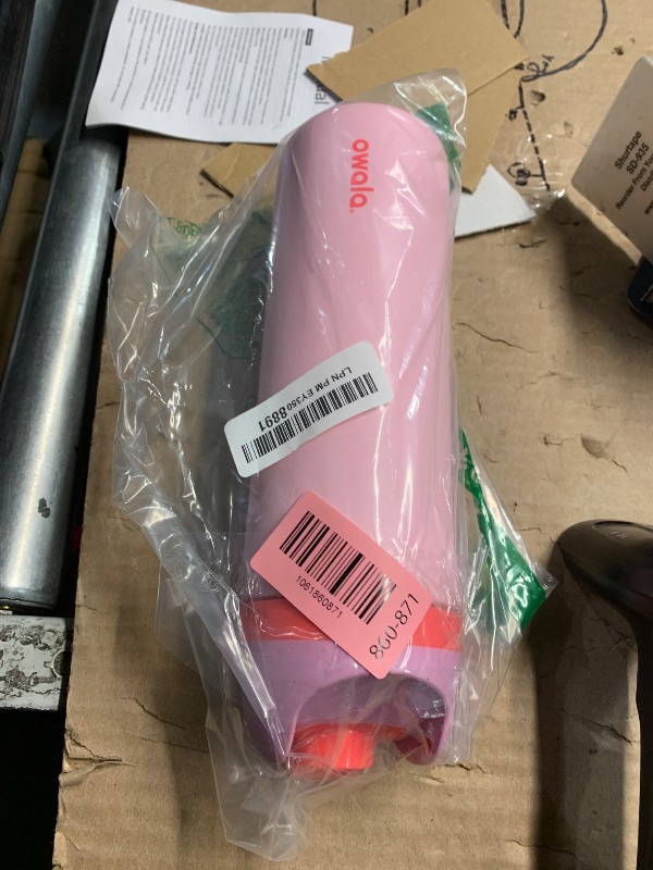Photo 1 of (missing lid) Owala FreeSip Insulated Stainless Steel Water Bottle with Straw for Sports and Travel, BPA-Free Sports Water Bottle, 24 oz, Pink, Angel Food Cake
