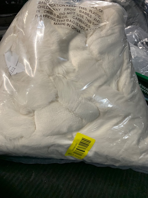 View 2 of ***STOCK PHOTO FOR REFERENCE ONLY***
NORD ECO Luxury 1000GSM Faux Rabbit Fur Throw Blanket, Super Heavy Warm Cozy Blankets for Couch Bed Sofa, Bubble Plush Fuzzy Elegant Soft Reversible Mink Blanket for Living Room Bedroom, Cream White