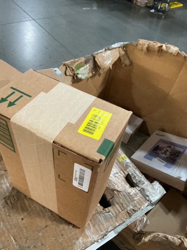 Photo 1 of ***PARTS ONLY*** ***NONFUNCTIONAL*** Lithonia Lighting Adjustable Dusk Dawn Security Light, Twin Par Outdoor Flood Light Holder, Photocell Sensor, 120 Volts, Uses 2 Lamps Up to 150W (Not Included), White (OFTH 300PR 120 P WH M12)