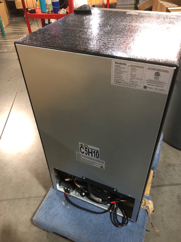 Photo 1 of ***FACTORY SEALED*** GE 4.1 Cu. ft. Beverage Centre GVS04BQNSS
