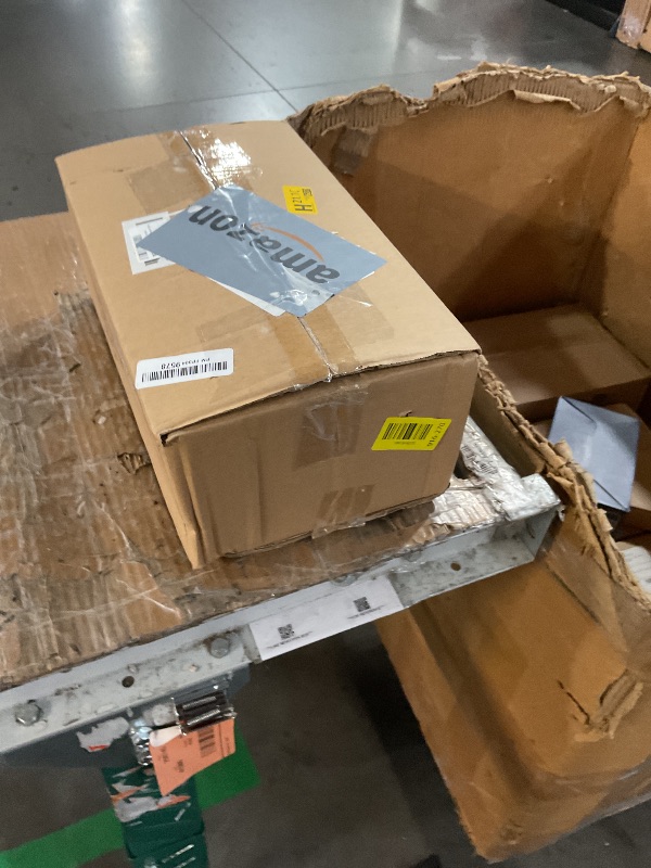 Photo 1 of **Parts Only** 15.25-Inch Long Moss Stable with Set of 9 Resin Figurines Nativity Scene