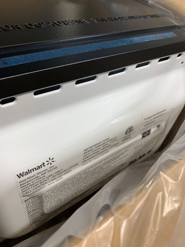 Photo 1 of ***PARTIAL SET - PRICE ADJUSTED***
Mainstays 0.7 Cu Ft Countertop Microwave Oven 700 Watts black