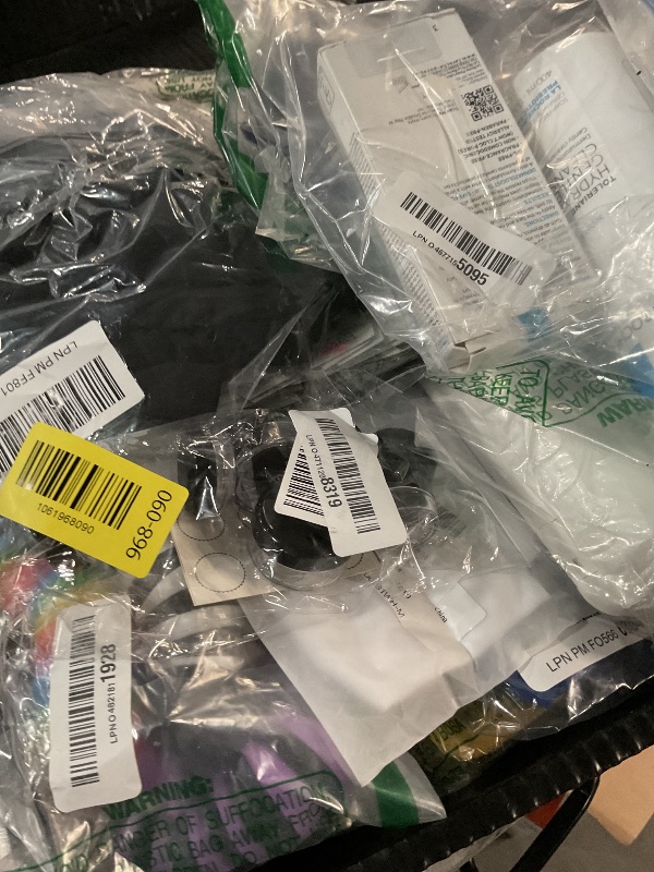 Photo 1 of ***MISSING PARTS***
10 Pieces Small Travel Containers, 3/5/10/15/20 Gram Size for Creams, Sample With Screw Lids, 12Pcs Labels/2Pcs Mini Spatulas, Plastic Makeup (Black)