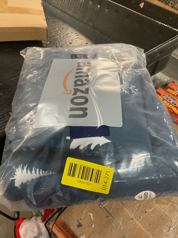 Photo 1 of Queen Christmas Winter Sheet Set - Holiday Xmas Pattern Bedding Set - Deep Pockets - Snug Fit - 4 Piece - Wrinkle Free & Easy Care - Comfy Festive Winter - Holiday Sheets for Women, Men, Kids & Teens