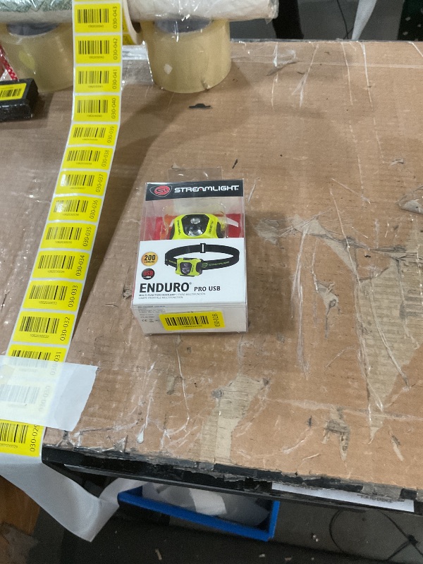 Photo 1 of ***STRAP IS BROKEN***
Streamlight 61435 Enduro Pro USB 200-Lumen 2080-Candela Ultra-Light LED Rechargeable Headlamp with Spot & Flood Beams, Elastic Head Strap, and USB Cable, Yellow