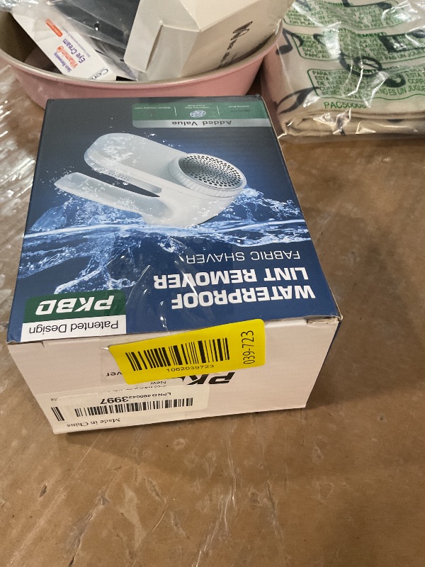 Photo 1 of (missing power cord) PKBD IPX6 Waterproof Washable Electric Fabric Shaver and Lint Remover, Rechargeable Sweater Defuzzer with 3 Free Extra Blades