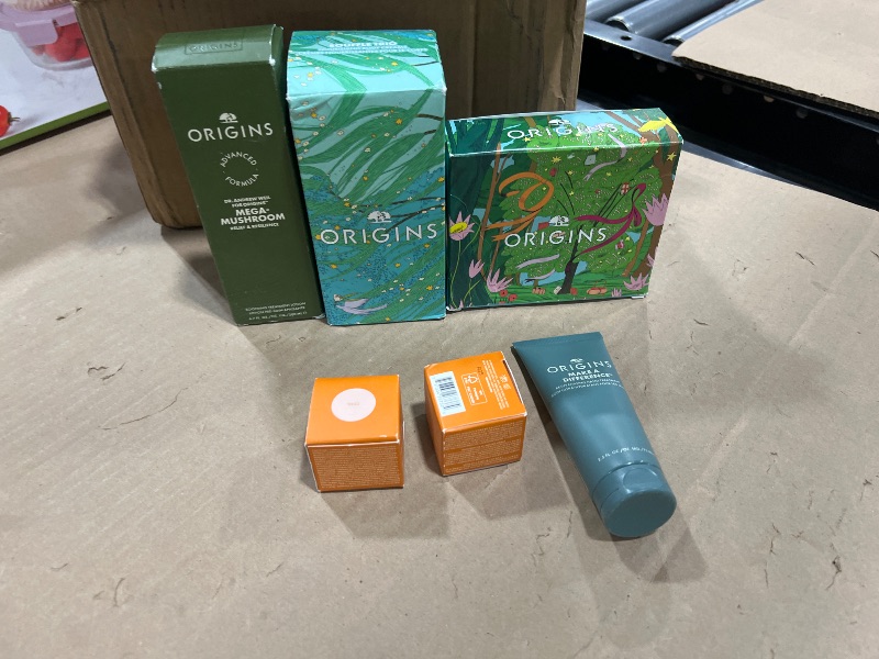 Photo 1 of Essentials for Face & Body Gift Set