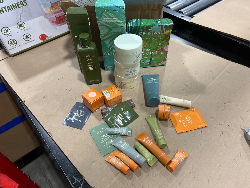 Photo 1 of Essentials for Face & Body Gift Set