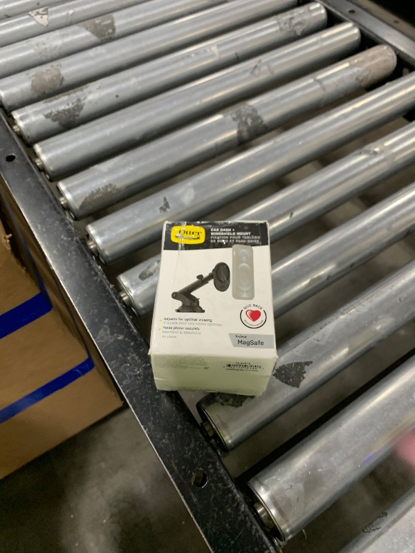 Photo 1 of OtterBox Performance Car Dash & Windshield Mount for MagSafe - Black