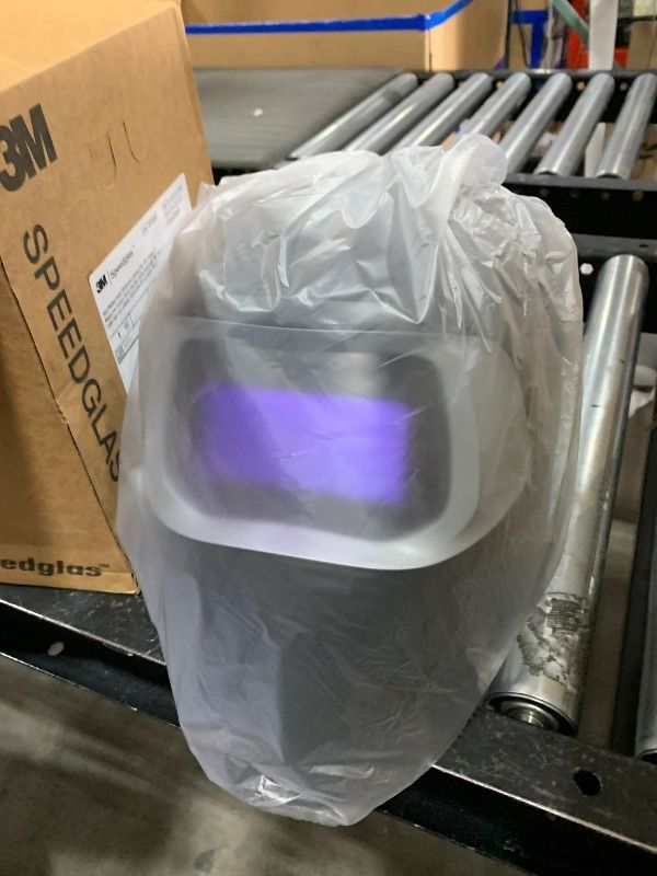 Photo 1 of 3M Speedglas Welding Helmet 100, Auto Darkening Filter 100V TIG 10A MIG/MAG Stick for Grinding, Sanding and Metal Repair, Student or Part Time Welder, 07-0012-31BL