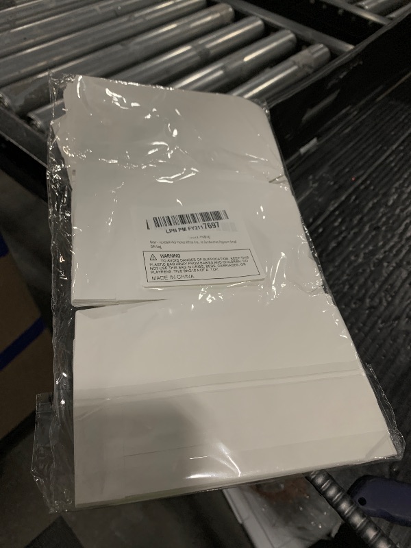 Photo 1 of **********MISSING PARTS*******
100-pack 4x6 Inches White Kraft Paper Bags for Bakery Cookies Treats Snacks Sandwiches Popcorn Small Gift bag