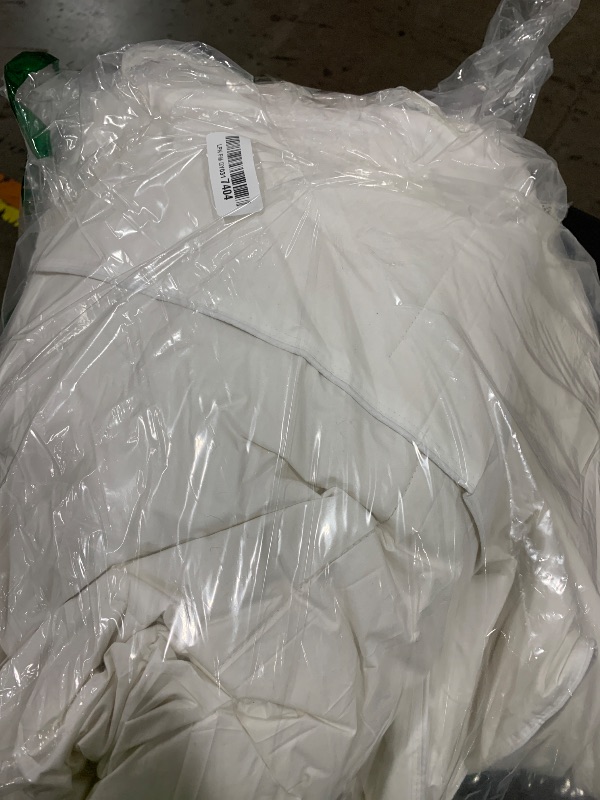 Photo 1 of Goose Down Fiber Comforter Twin Size – All-Season Hotel Quality Duvet Insert, High Fill Power, Ultra Soft 100% Cotton, Box-Stitched, Breathable, Lightweight Luxurious White Bedding,90"x 68"