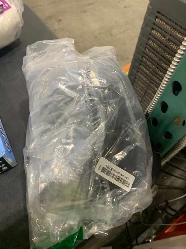 Photo 1 of Tommy Hilfiger Men's Lightweight Microtwill Golf Jacket (Standard and Big & Tall), Deep Black, Medium