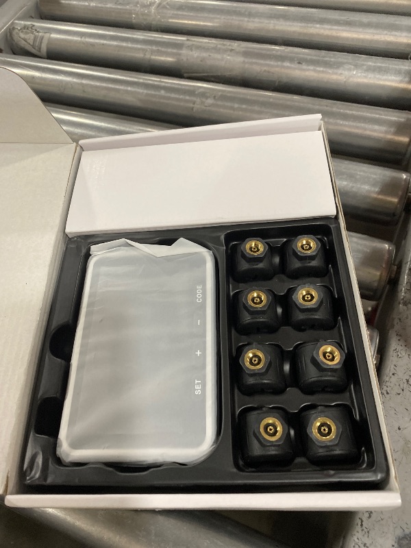 Photo 1 of NLNE Tire Pressure Monitoring System 8 Sensors/4.5" RV TPMS with Flow Thru Sensors 0-199PSI/6 Alerts Monitor for Trailer/Truck/Camper/5th Wheel,Signal Booster/No Removal Inflation