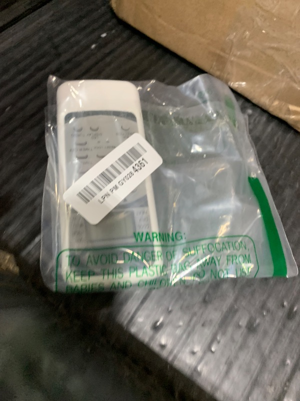 Photo 1 of Universal Air Conditioner Remote Controller, Air Conditioner Remote Control Replacement Fit for R51M/E, Compatible with for R51 Series R51/E R51/CE R51M/CE R51D/E R51M/BGE R51M/BGE Air Conditioner