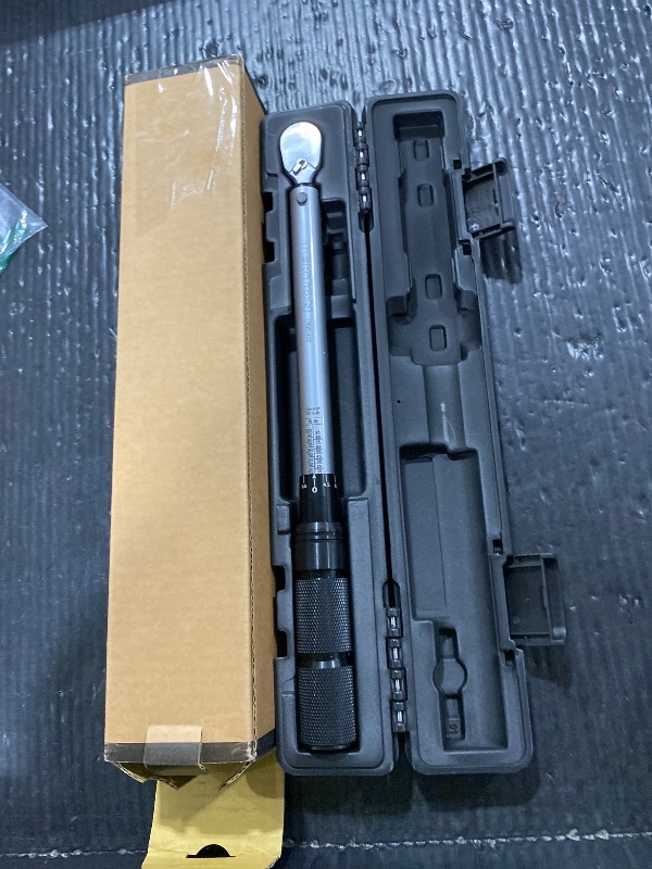 Photo 1 of TEKTON 3/8 Inch Drive 90-Tooth Dual-Direction Micrometer Torque Wrench (10-100 ft-lb) | TRQ51402