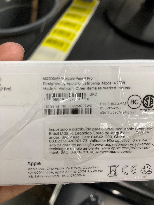 Photo 1 of **use to parts**Apple Pencil Pro: Latest Model - Device Compatibility Check Required - Pixel-Perfect Precision, Tilt and Pressure Sensitivity, Perfect for Note-Taking, Drawing, and Art. Charges and Pairs Magnetically