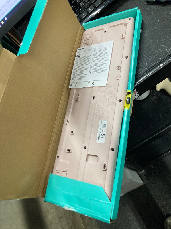 Photo 1 of **NO USB/PARTS ONLY**Logitech K270 Wireless Keyboard for Windows, 2.4 GHz Wireless, Full-Size, Number Pad, 8 Multimedia Keys, 2-Year Battery Life, Compatible with PC, Laptop - Rose