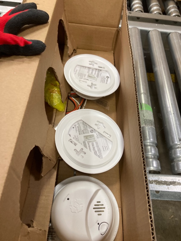 Photo 1 of **ONLY 3\888First Alert SMICO100-AC Interconnect Hardwire Combination Smoke & Carbon Monoxide Alarm with Battery Backup, 6-Pack