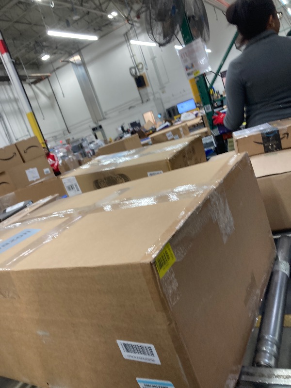 Photo 1 of *MINOR SCUFFS*
Kenneth Cole REACTION Renegade Luggage Expandable 8-Wheel Spinner Lightweight Hardside Suitcase, Seafoam, 28-Inch Checked