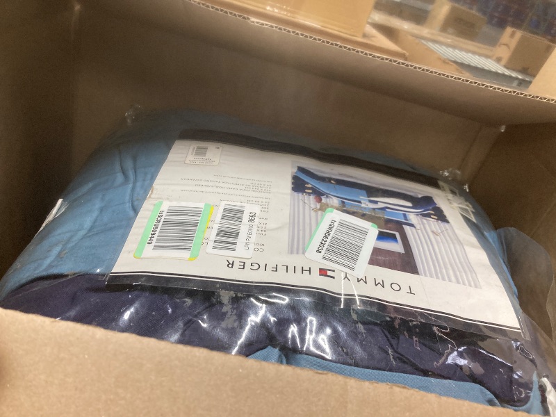 Photo 1 of **used****Tommy Hilfiger Conscious Colorblock Comforter Set, Full/Queen, White/Navy/Blue