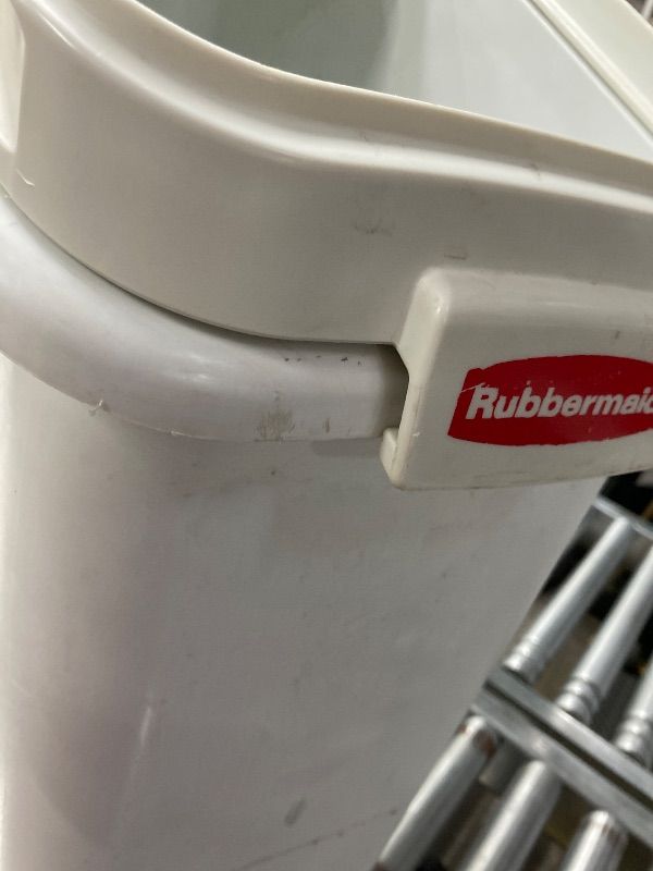 Photo 1 of ***THE CLEAR PORTION OF THE LID & SCOOPER IS MISSING*ITEM IS VERY DIRTY***Rubbermaid Commercial Products ProSave Shelf-Storage Ingredient Bin With Scoop 400-Cup Capacity Plastic White Sliding Lid Container with Wheels for Kitchen/Restaurant/Food Organizat