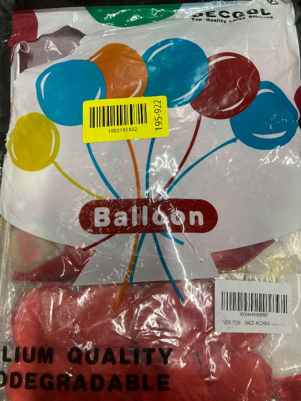 Photo 1 of 1060PCS Valentine's Day Balloons Kit with 1000 Pcs Silk Rose Petals I Love You Balloons 50Pcs Heart Hanging and Heart Print Balloon Set for Valentine's Day, Wedding Party Decorations Supplies