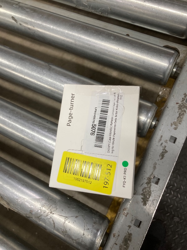 Photo 1 of [Case-Friendly] Remote Control Page Turner Ring for Kindle Paperwhite Oasis Scribe Kobo eReaders, Camera Camcorder Remote Controls, Page Turner Clicker for iPhone ipad Tablets with Storage Bag Green