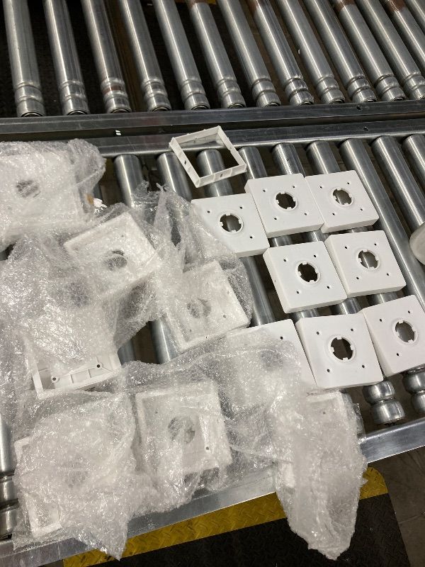 Photo 1 of ****CAPS ONLY -NO LIGHTS -SELLING AS IS *** VOLISUN Solar Post Caps Outdoor Waterproof, RGB Modes Fence Post Caps, for 4x4 x5 x6 Wooden/Vinyl(White)