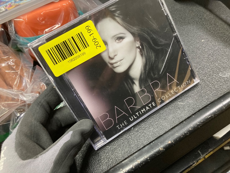 Photo 1 of *Cracked case* Barbra Streisand - The Ultimate Collection