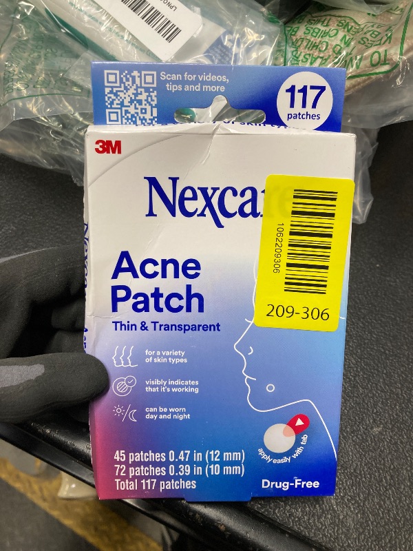 Photo 1 of *Exp 05/29/2026* Nexcare Thin and Transparent Acne Patch, Skin Cover Absorbs Pus and Oil from Clogged Pores, Made with hydrocolloid, tab Allows for Easy Removal from Liner - 117 Pimple Patches