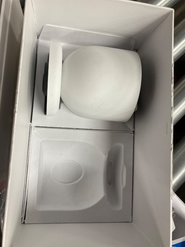 Photo 1 of **only one camera**Google Nest Cam Outdoor or Indoor, Battery - 2nd Generation - (Pack of 1)