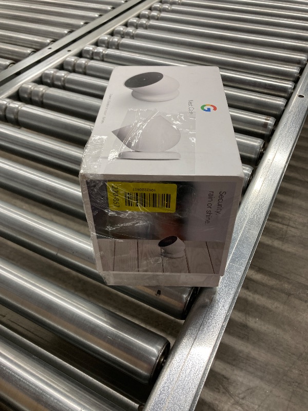 Photo 1 of **only one camera**Google Nest Cam Outdoor or Indoor, Battery - 2nd Generation - (Pack of 1)