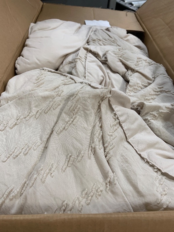 Photo 1 of ** only comforter in box, no other pieces**
Litanika Oversized King Comforter Set with Sheets 120x120, 7 Pieces Super King Bed in a Bag Boho Tufted Bedding Comforter Sets Oatmeal