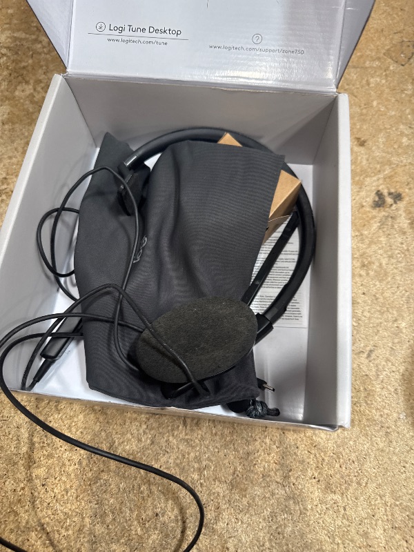 Photo 1 of ****UNKNOWN BRAND NAME WIRED EARPHONES SEE PHOTOS*** USB headset features premium audio drivers and advanced noise-canceling mic