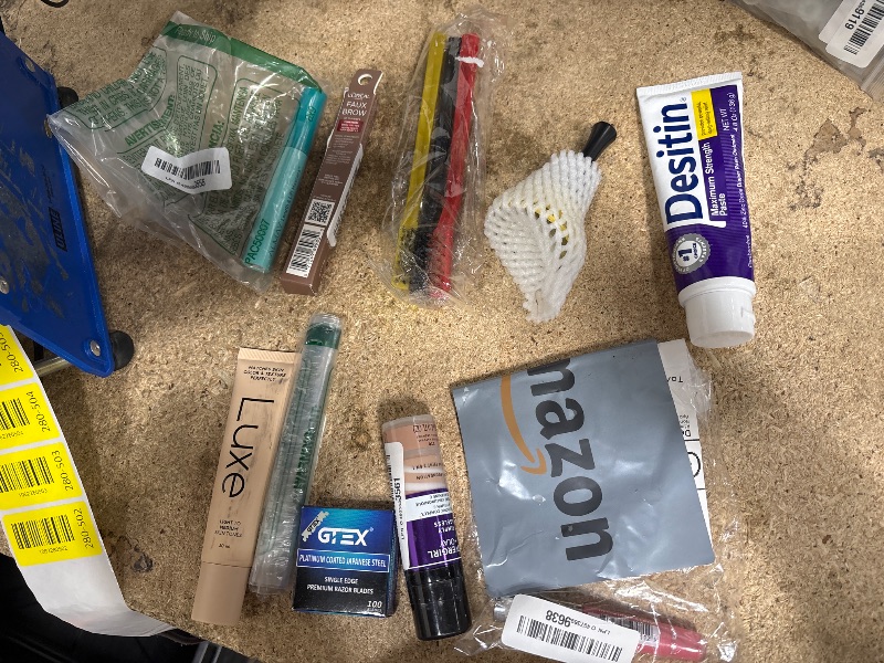 Photo 1 of 10 PIECES MISCELLANEOUS ITEMS