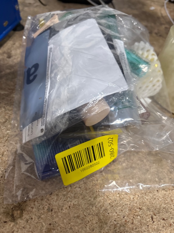 Photo 1 of 10 PIECES MISCELLANEOUS ITEMS